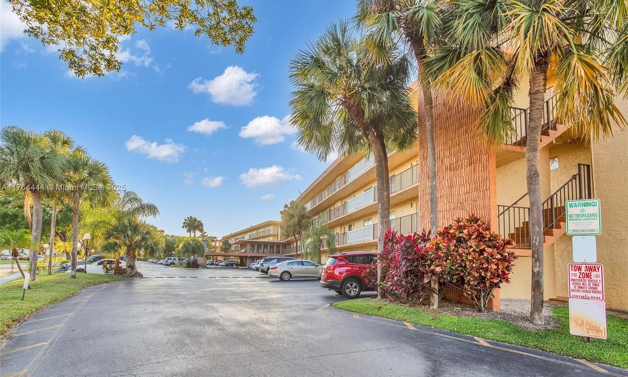 9273 SW 8tH # 423, Boca Raton FL 33428