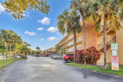 9273 SW 8tH # 423, Boca Raton FL 33428
