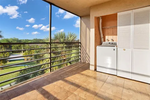 9273 SW 8tH # 423, Boca Raton FL 33428