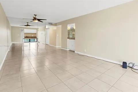 9273 SW 8tH # 423, Boca Raton FL 33428
