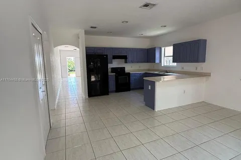 848 SW 7th St, Florida City FL 33034