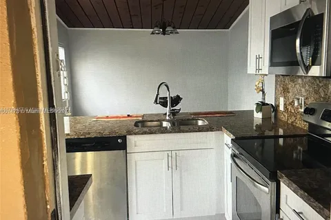 320 Ipswich St, Boca Raton FL 33487