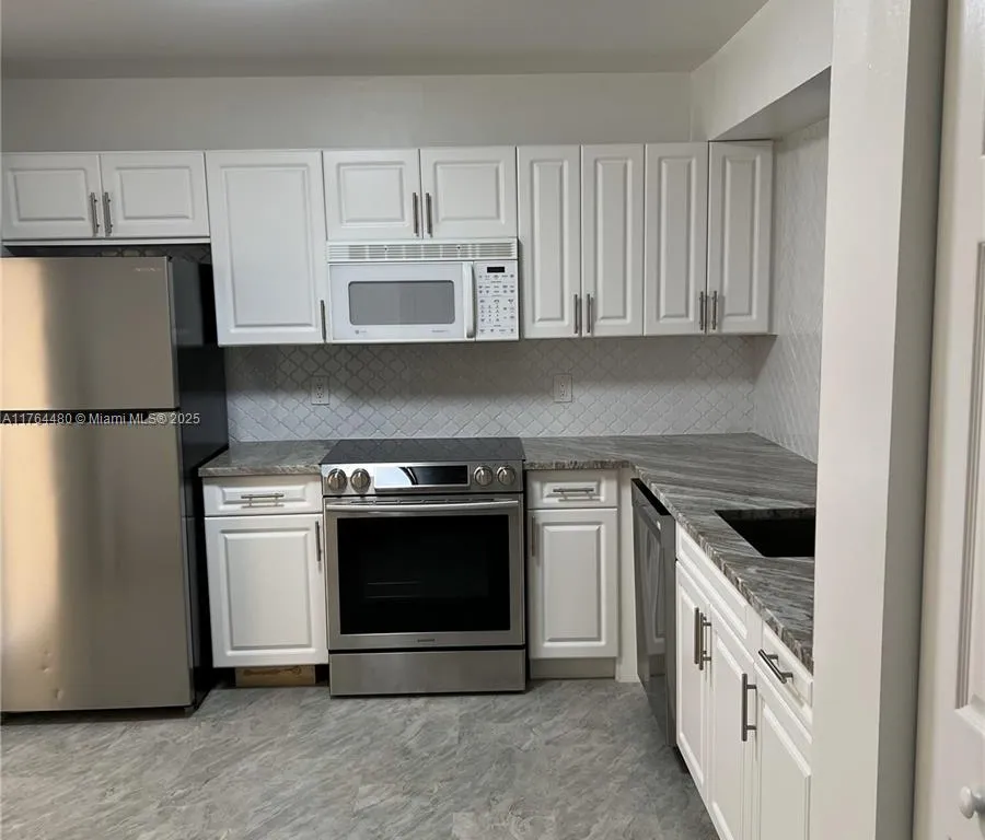 808 Lakeview Cir # 808, Royal Palm Beach FL 33411