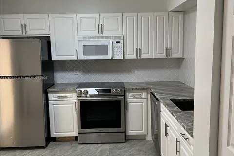 808 Lakeview Cir # 808, Royal Palm Beach FL 33411