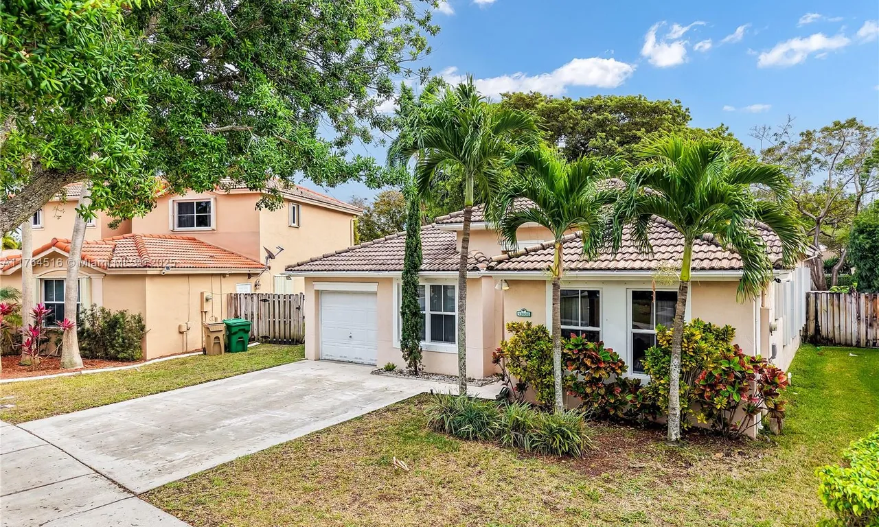 13936 S Cypress Cove Cir, Davie FL 33325