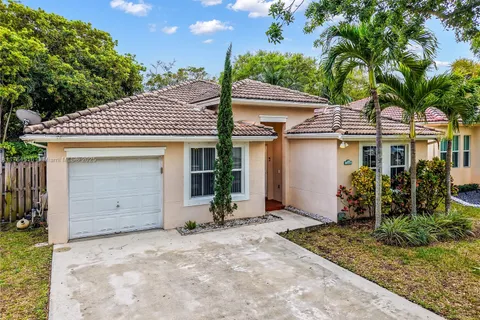 13936 S Cypress Cove Cir, Davie FL 33325