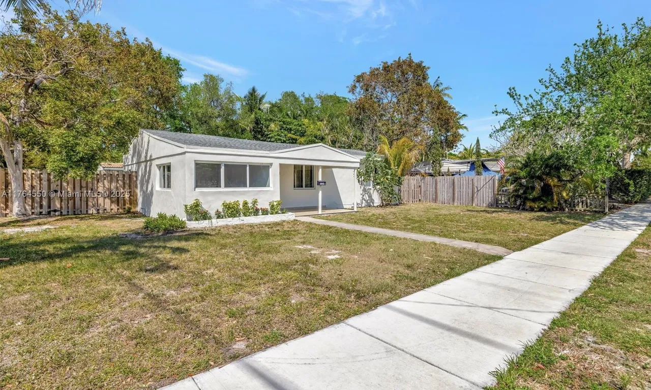 843 SW 20th St, Fort Lauderdale FL 33315