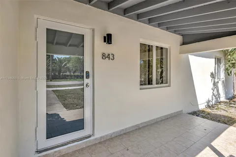 843 SW 20th St, Fort Lauderdale FL 33315