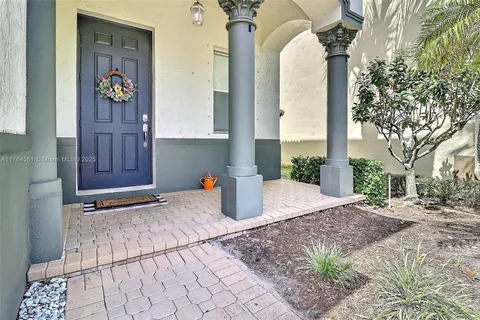 1094 Grove Park Cir, Boynton Beach FL 33436