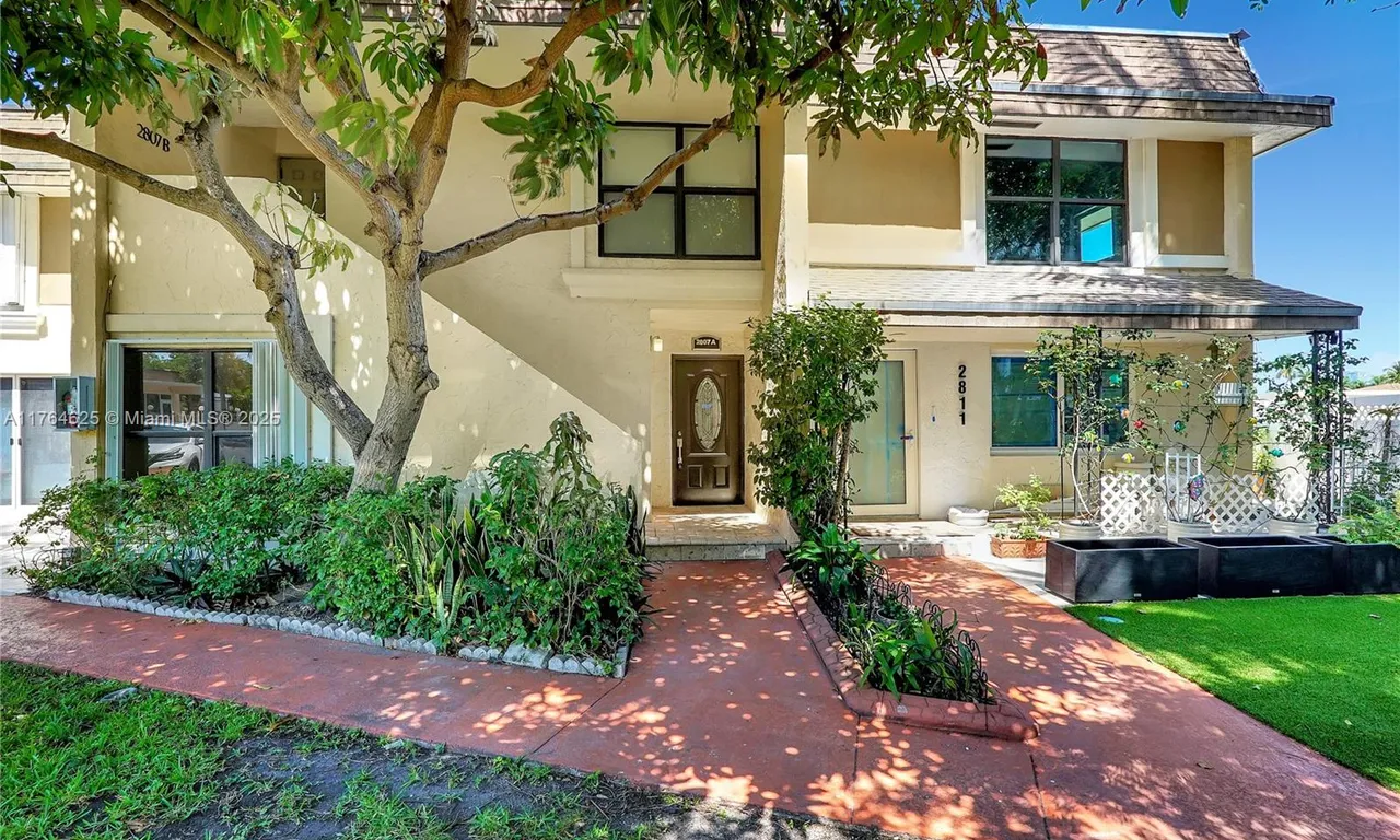 2807 NE 164th St # 2, North Miami Beach FL 33160