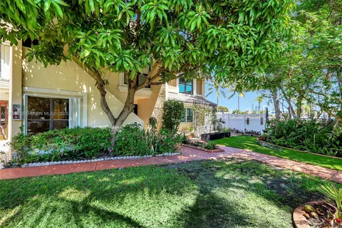 2807 NE 164th St # 2, North Miami Beach FL 33160