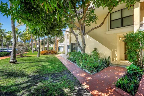 2807 NE 164th St # 2, North Miami Beach FL 33160