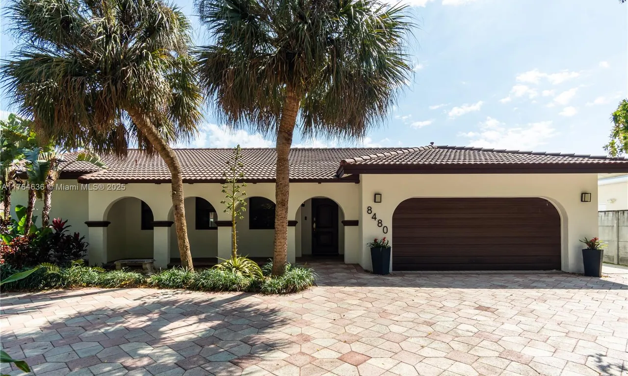 8480 Dundee Ter, Miami Lakes FL 33016