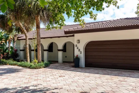 8480 Dundee Ter, Miami Lakes FL 33016