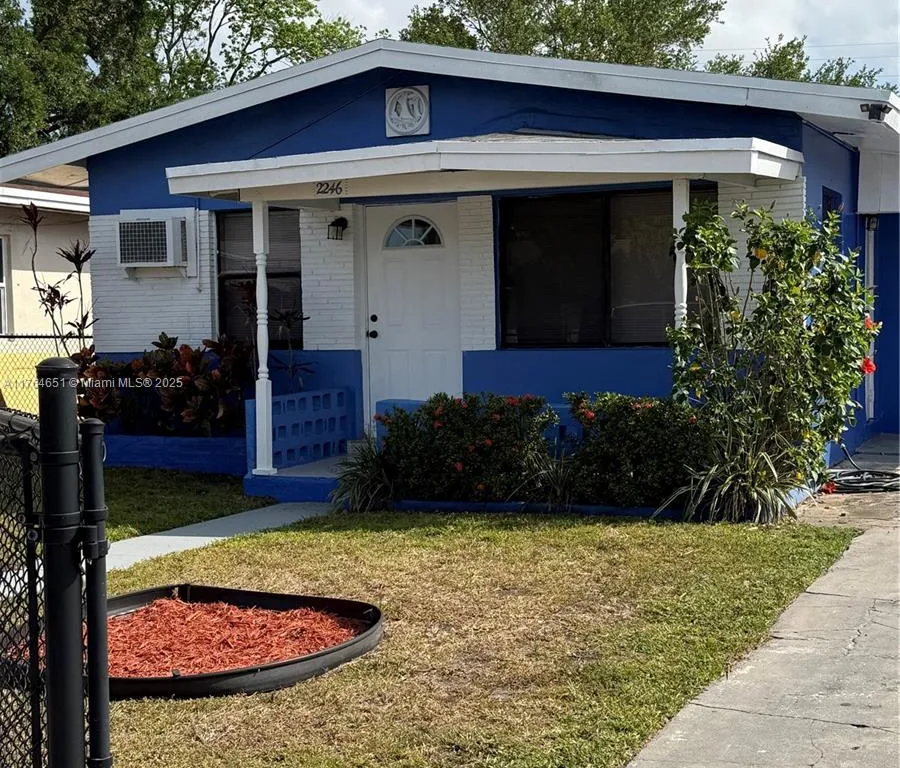 2246 Mcclellan St, Hollywood FL 33020