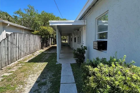 122 NW 6th Ave # 3, Dania Beach FL 33004