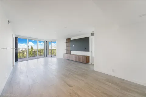 1000 Quayside Ter # 903, Miami FL 33138