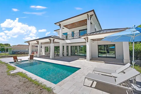 325 N Fairway  N, Tequesta FL 33469