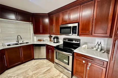17332 NW 62nd Pl # 17332, Hialeah FL 33015