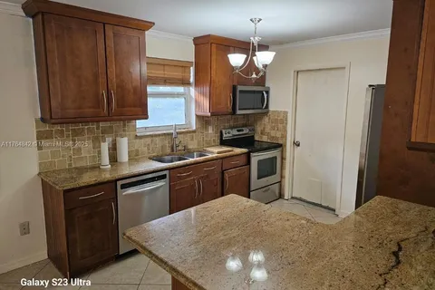 19730 NE 10th Ct, Miami FL 33179