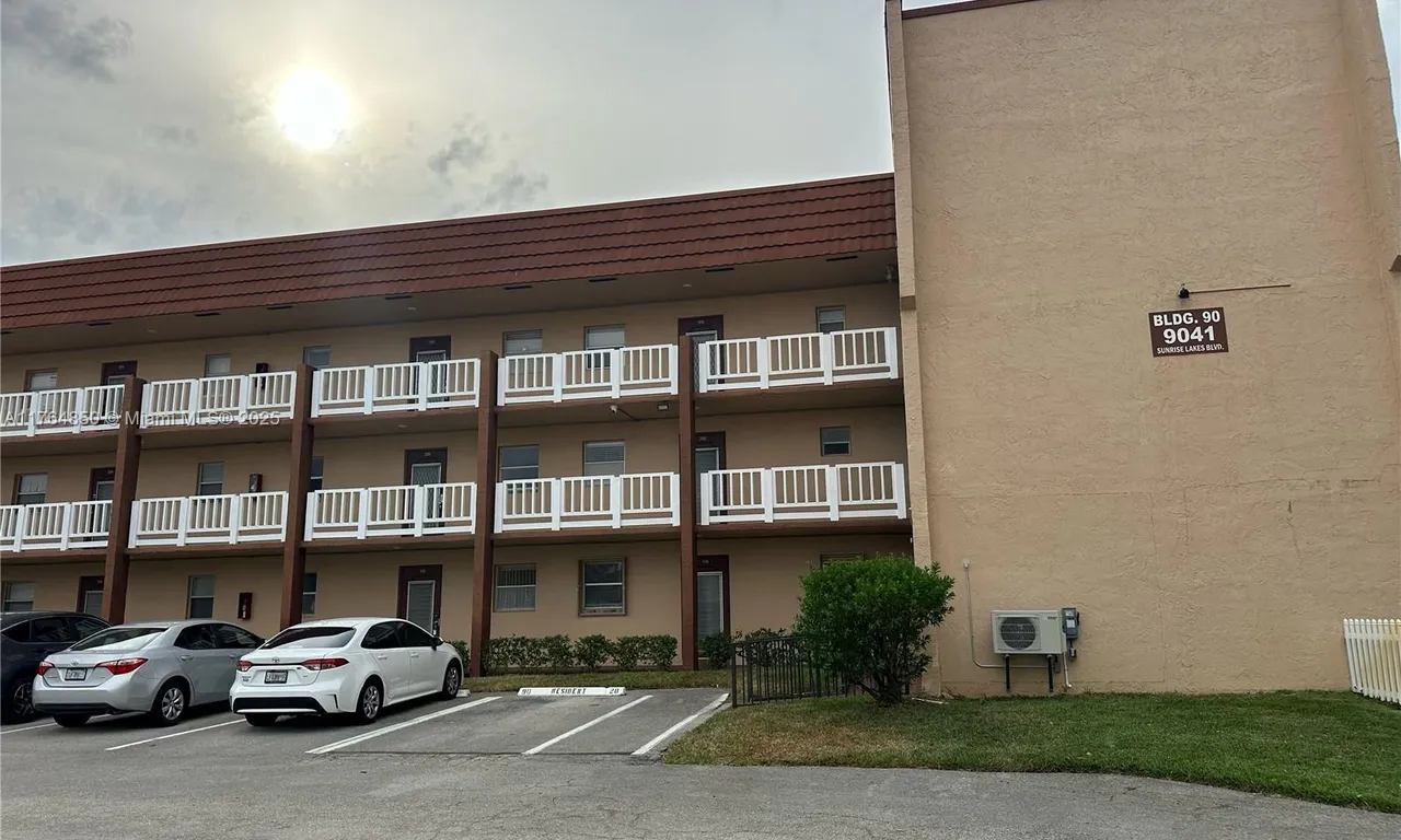 9041 Sunrise Lakes Blvd # 106, Sunrise FL 33322