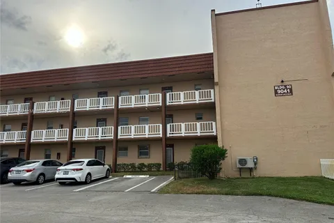 9041 Sunrise Lakes Blvd # 106, Sunrise FL 33322