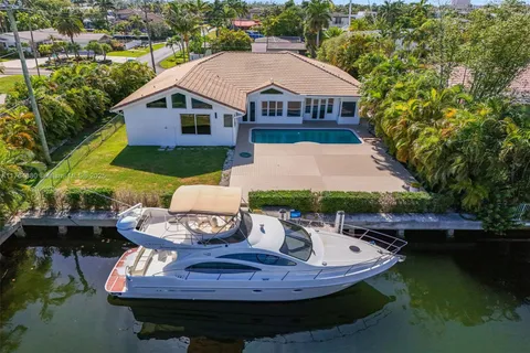 543 Hibiscus Dr, Hallandale Beach FL 33009