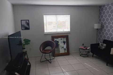 328 NW 12th Ave # 10, Miami FL 33128