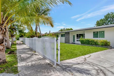 19330 NW 4th Ave, Miami Gardens FL 33169