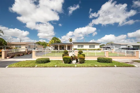 1335 NW 188th St, Miami Gardens FL 33169