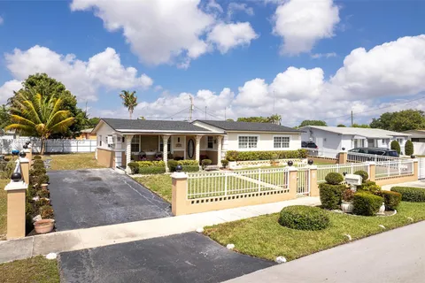 1335 NW 188th St, Miami Gardens FL 33169
