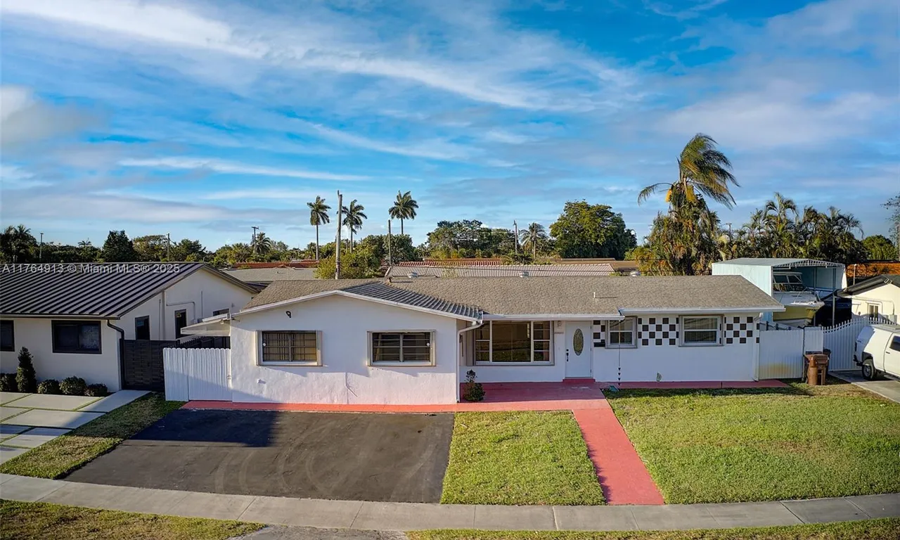 841 W 50th St, Hialeah FL 33012