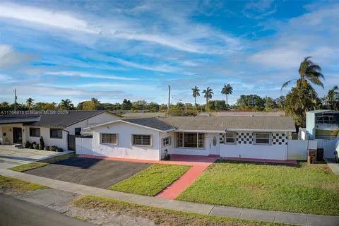 841 W 50th St, Hialeah FL 33012