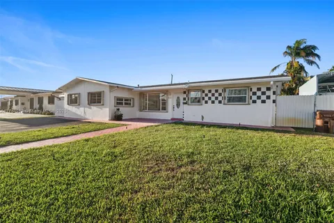 841 W 50th St, Hialeah FL 33012