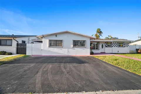 841 W 50th St, Hialeah FL 33012