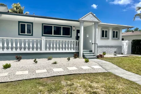 15925 NE 18th Ave, North Miami Beach FL 33162