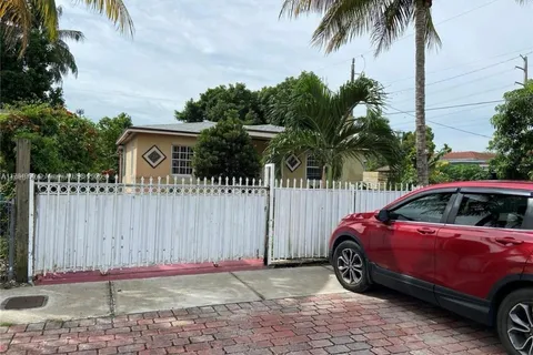 440 NW 118th St, Miami FL 33168