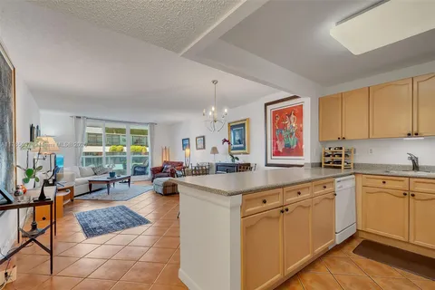 2301 Collins Ave # 533, Miami Beach FL 33139