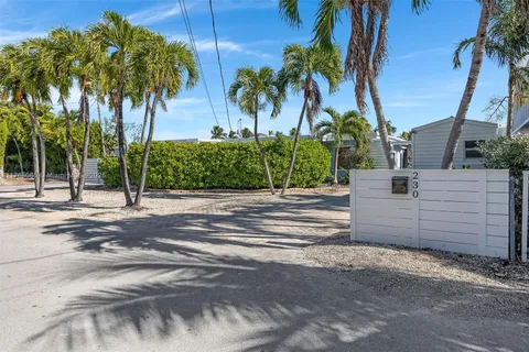 230 Jolly Roger Dr, Key Largo FL 33037