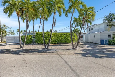 230 Jolly Roger Dr, Key Largo FL 33037