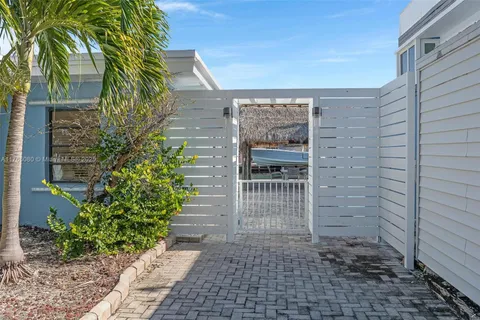 230 Jolly Roger Dr, Key Largo FL 33037