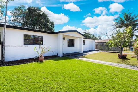 2420 NW 175th St, Miami Gardens FL 33056