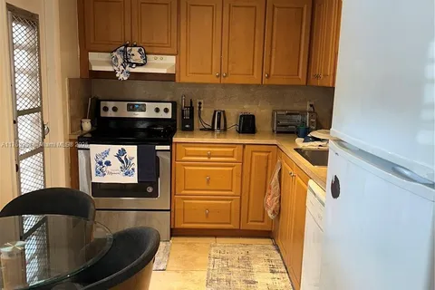 3990 NW 42nd Ave # 106, Lauderdale Lakes FL 33319