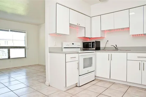 2206 Fillmore St # 6, Hollywood FL 33020