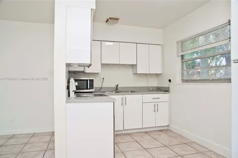 2206 Fillmore St # 6, Hollywood FL 33020