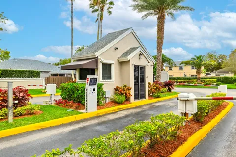 10117 NW 55th Ter, Doral FL 33178
