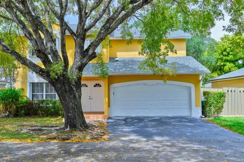 10117 NW 55th Ter, Doral FL 33178