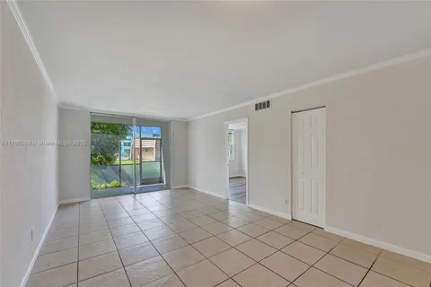 6600 Royal Palm Blvd # 112B, Margate FL 33063