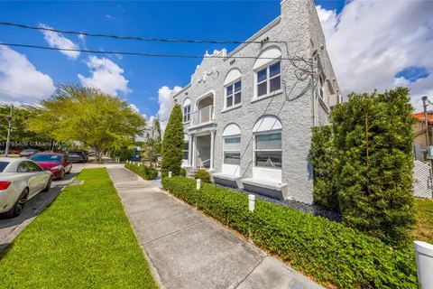 3237 SW 4th St, Miami FL 33135