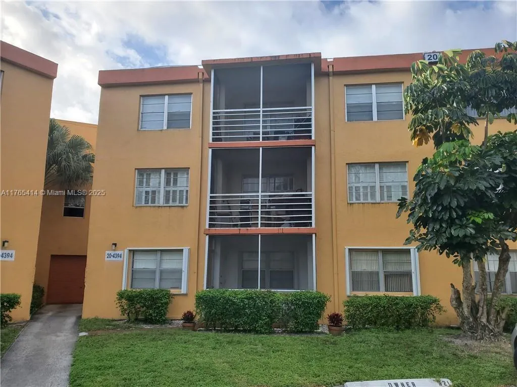 4394 NW 9th Ave # 3H, Deerfield Beach FL 33064